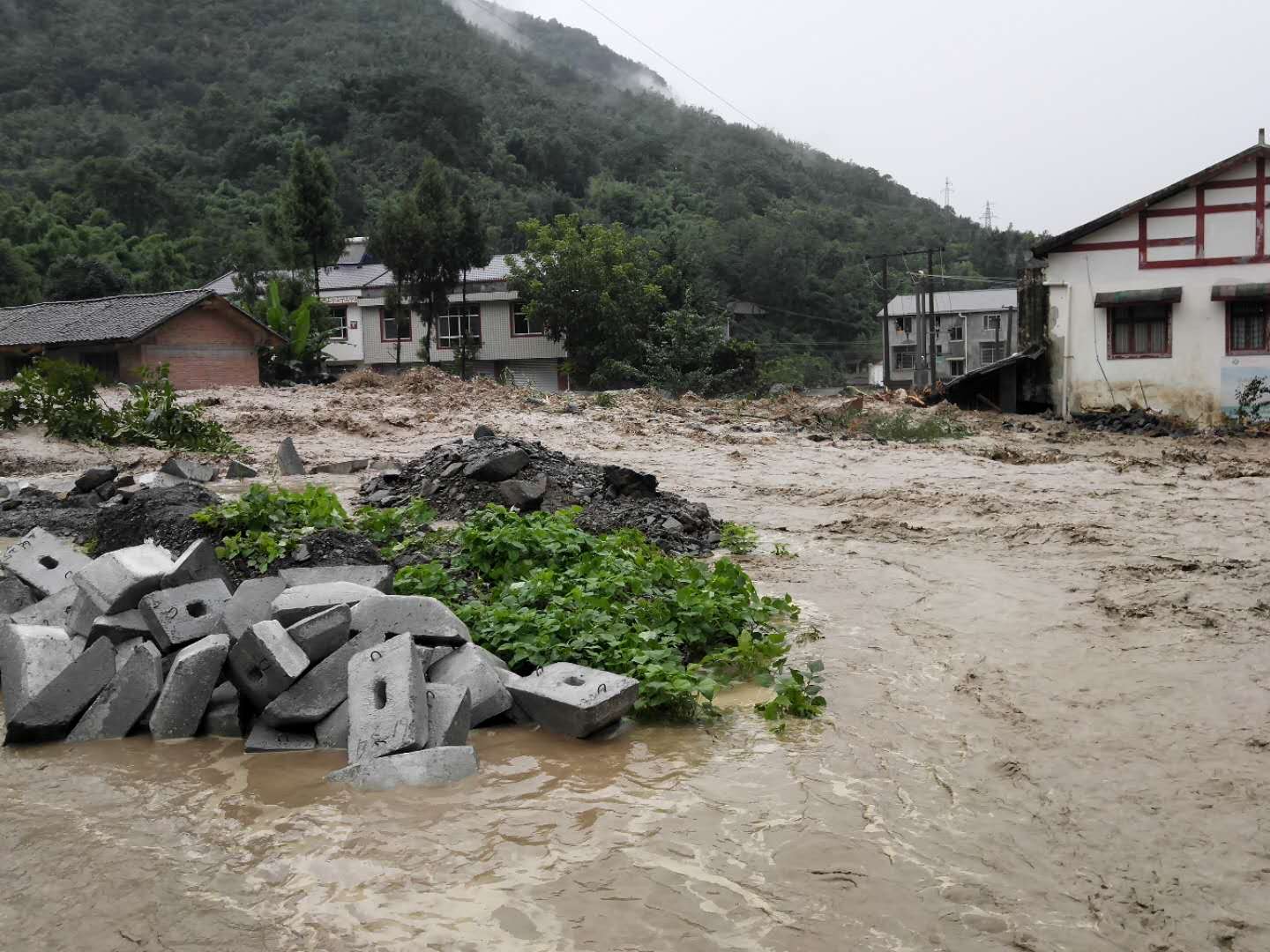 泥石流、山體滑坡等地質(zhì)災(zāi)害時(shí)有發(fā)生